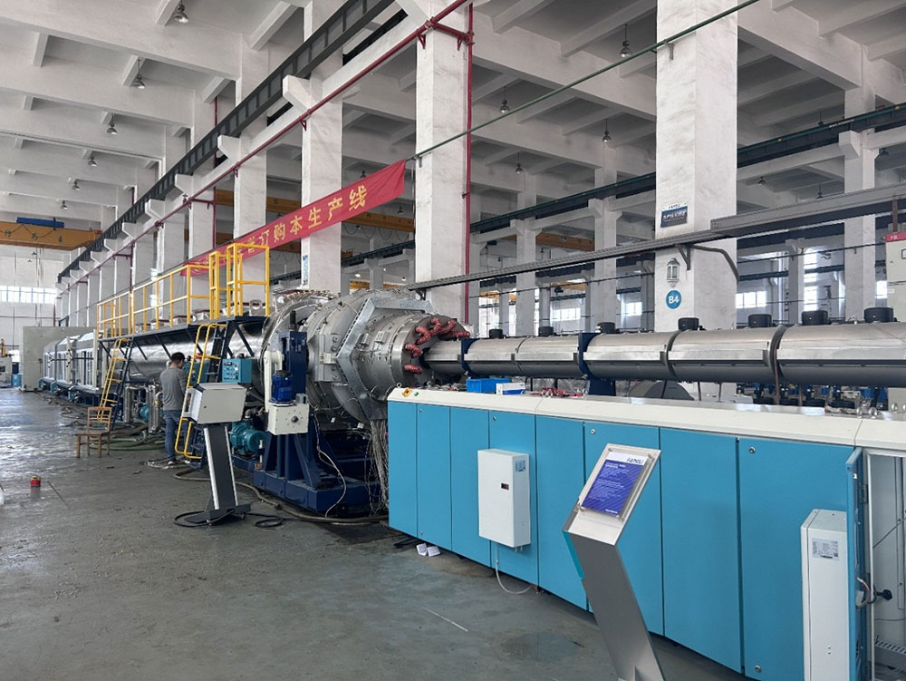 Fangli PE1200U polyethylene ပိုက်ကို ထုတ်ယူခြင်းကို အောင်မြင်စွာ ပြီးမြောက်အောင် ပြုလုပ်နိုင်စေရန် စက်ပစ္စည်းအစုံအလင်ကို ဂုဏ်ယူပါသည်။